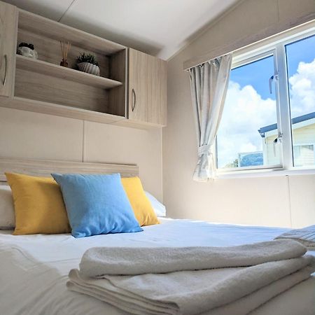 Large 4 Person Couples And Family Caravan In Newquay Bay Resort 외부 사진