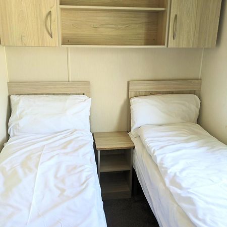 Large 4 Person Couples And Family Caravan In Newquay Bay Resort 외부 사진