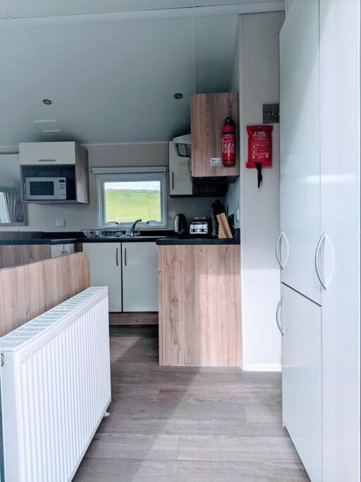Large 4 Person Couples And Family Caravan In Newquay Bay Resort 외부 사진