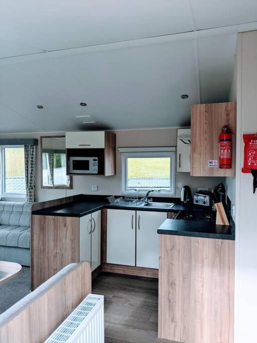 Large 4 Person Couples And Family Caravan In Newquay Bay Resort 외부 사진