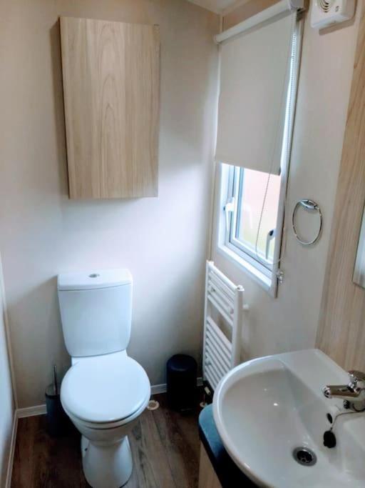 Large 4 Person Couples And Family Caravan In Newquay Bay Resort 외부 사진