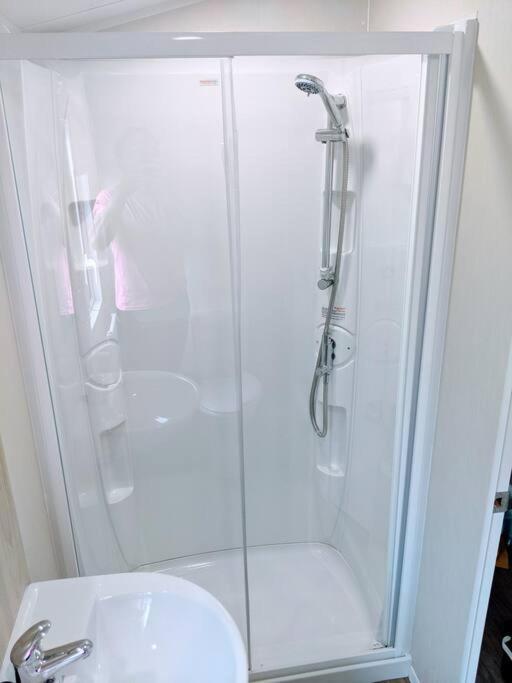 Large 4 Person Couples And Family Caravan In Newquay Bay Resort 외부 사진