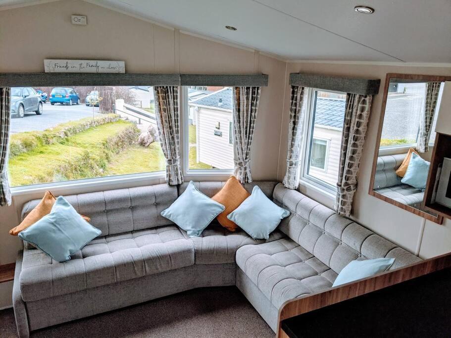Large 4 Person Couples And Family Caravan In Newquay Bay Resort 외부 사진