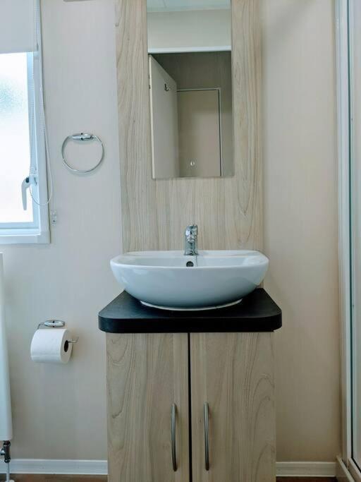 Large 4 Person Couples And Family Caravan In Newquay Bay Resort 외부 사진