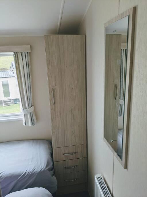 Large 4 Person Couples And Family Caravan In Newquay Bay Resort 외부 사진