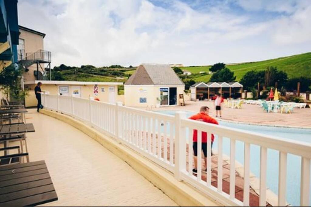 Large 4 Person Couples And Family Caravan In Newquay Bay Resort 외부 사진