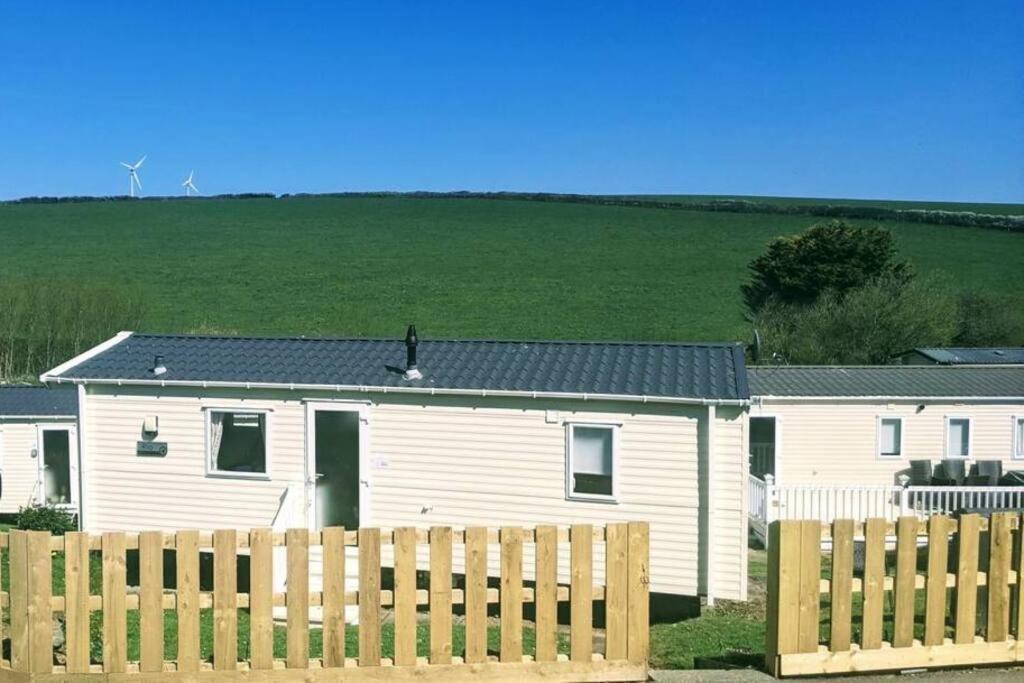 Large 4 Person Couples And Family Caravan In Newquay Bay Resort 외부 사진