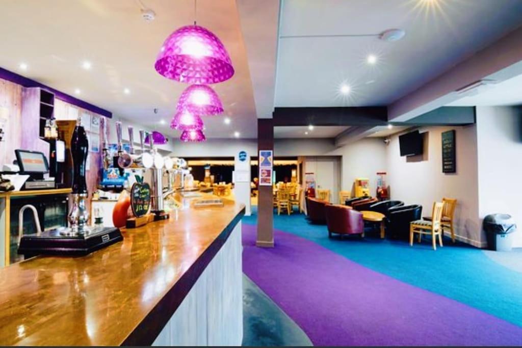Large 4 Person Couples And Family Caravan In Newquay Bay Resort 외부 사진