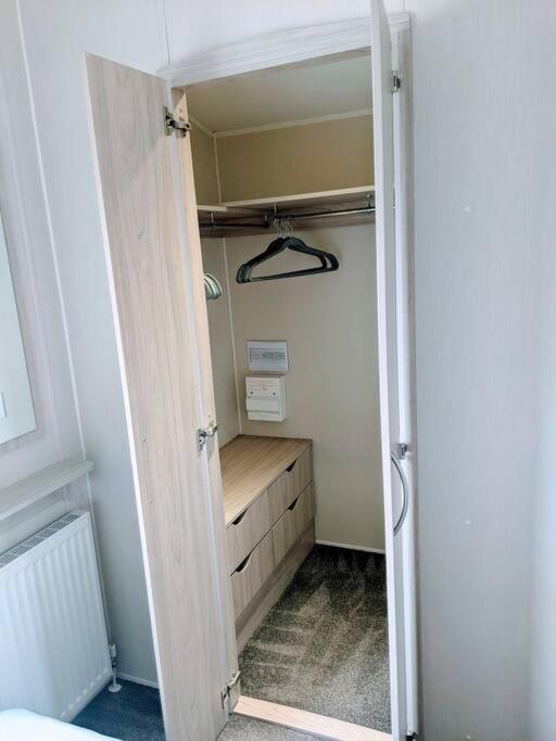 Large 4 Person Couples And Family Caravan In Newquay Bay Resort 외부 사진
