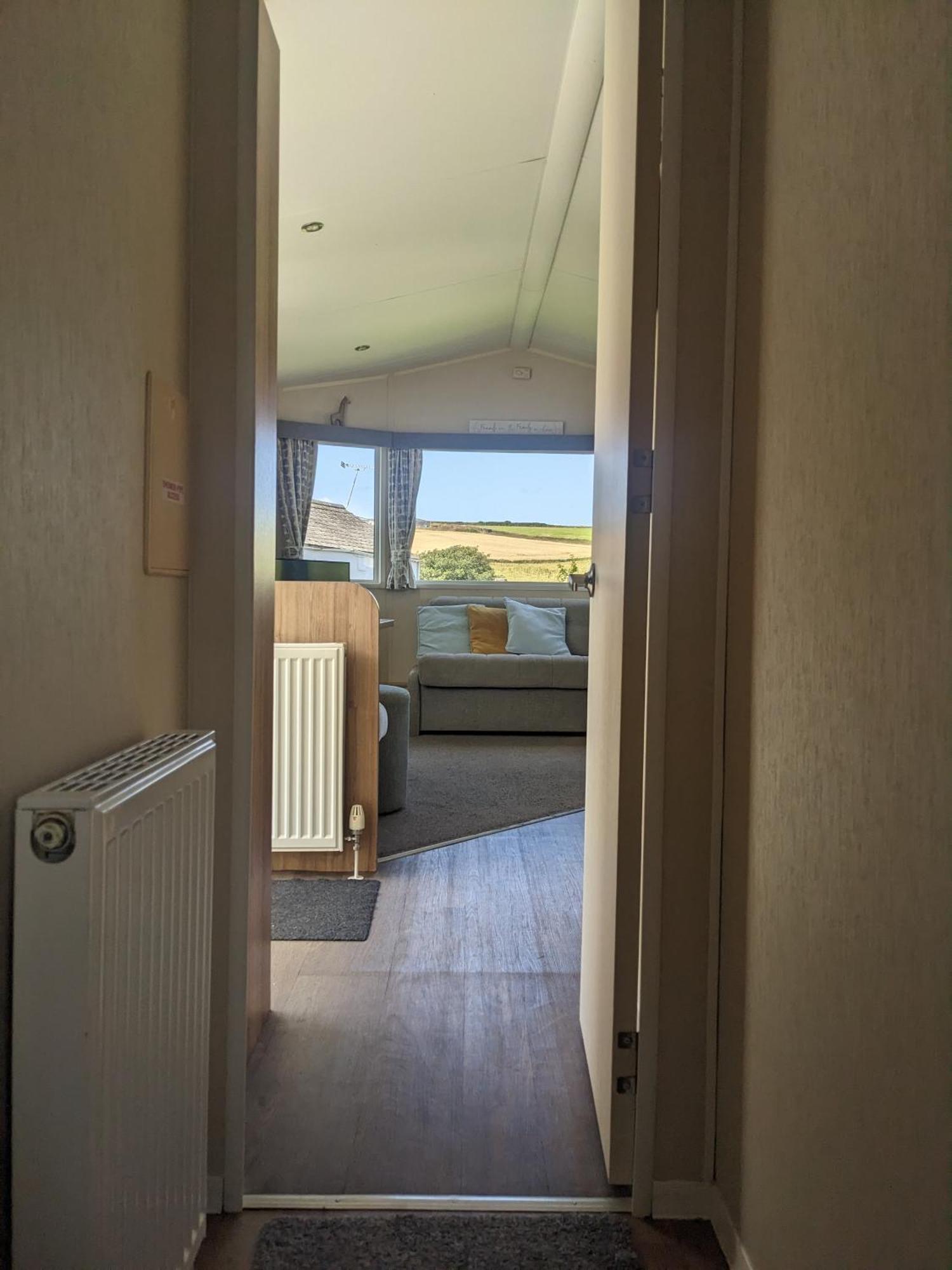 Large 4 Person Couples And Family Caravan In Newquay Bay Resort 외부 사진