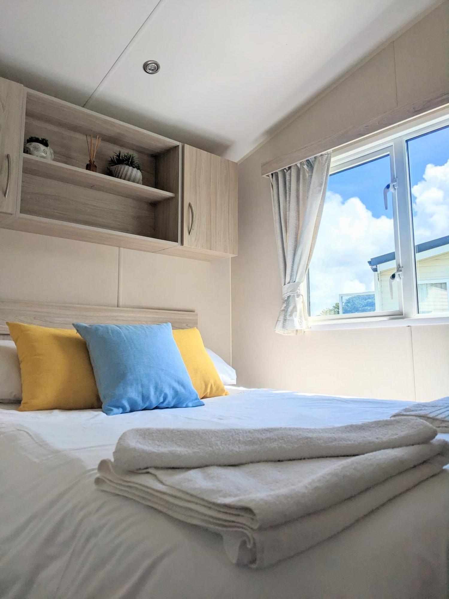 Large 4 Person Couples And Family Caravan In Newquay Bay Resort 외부 사진